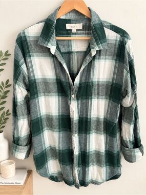LOFT Men's Green and White Plaid Button-Down Shirt